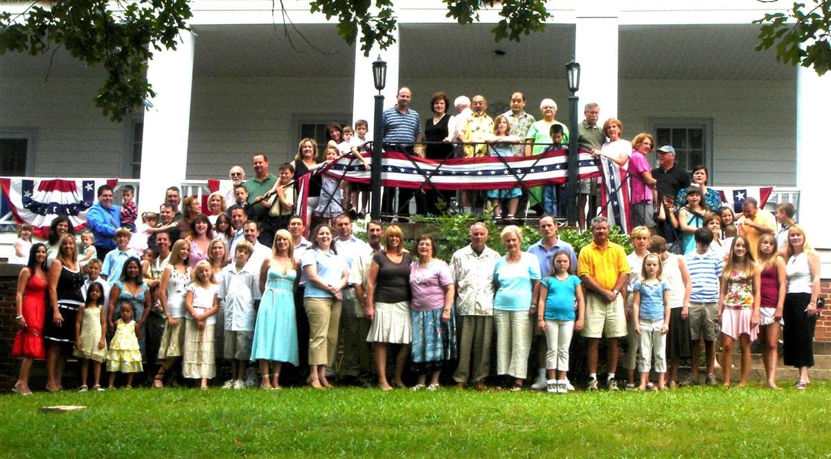 Williams Family Reunion 2006 — group photo on the mansion steps